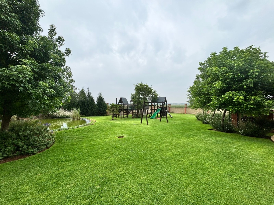 5 Bedroom Property for Sale in Grimbeeck Park North West